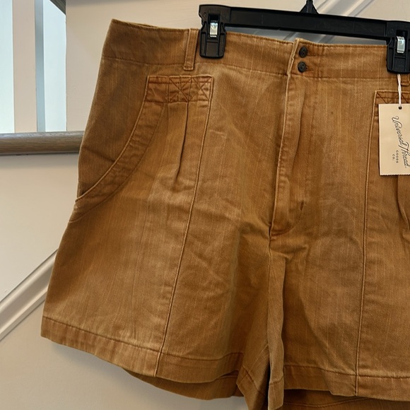 Universal Thread NWT women’s shorts size 16 - Picture 2 of 6